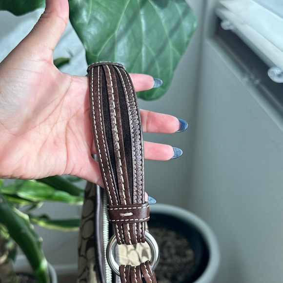 Vintage Coach Tan and Brown Signature Small Shoulder Bag - Picture 6 of 12